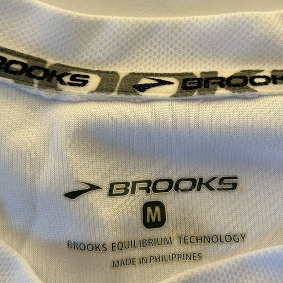 Brooks White Sleeveless Running Tank with Black Accents Medium - Picture 5 of 9